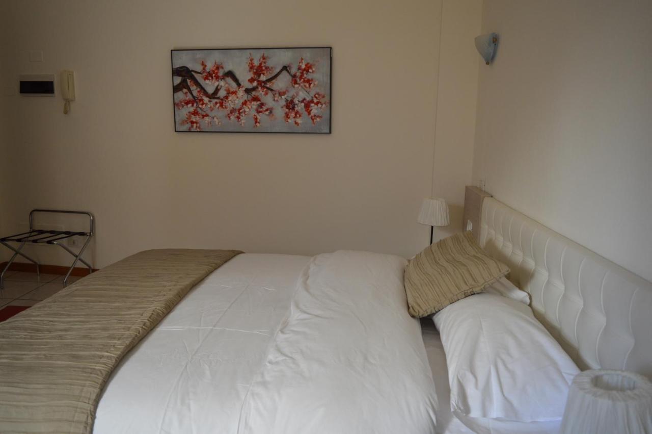 La Contrada Bed and Breakfast Sarnico Exteriör bild